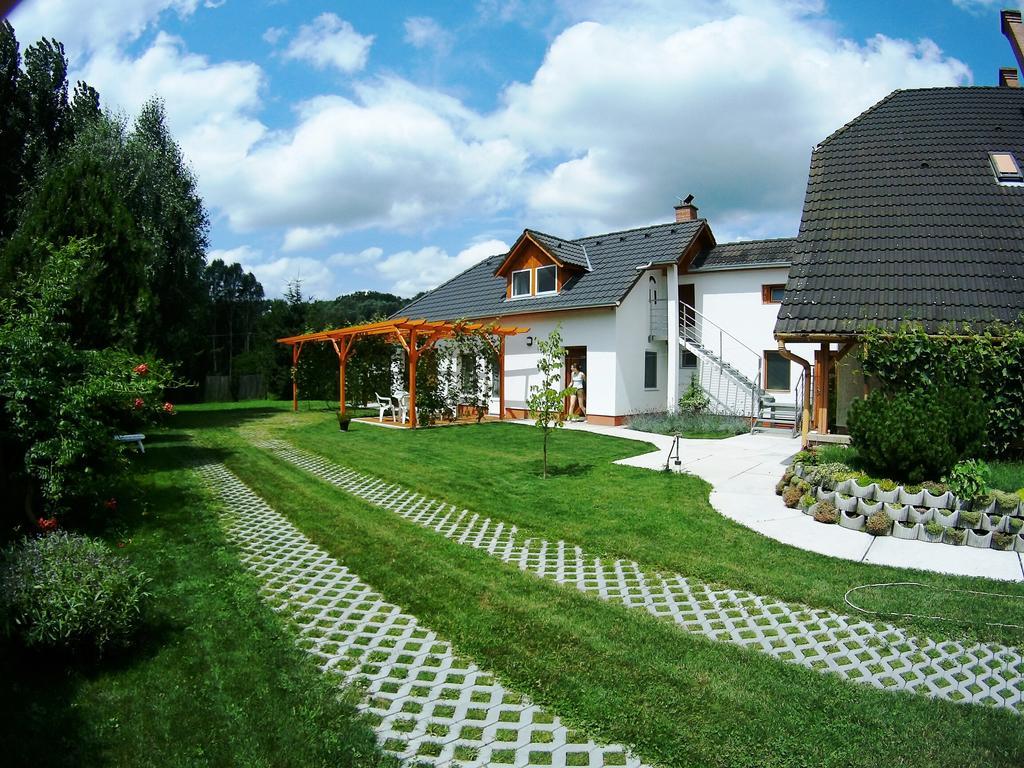 Gólya Vendégház Tiszaug Exterior foto